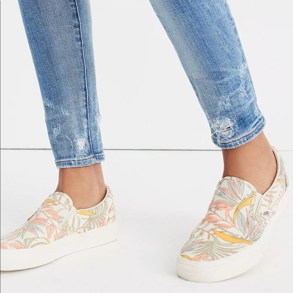 9" High-Rise Skinny Jeans: Destructed-Hem Edition Size: 25 - Picture 3 of 8